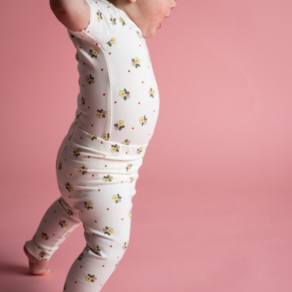 That's Mine Ellis SS bodystocking - Sweetheart Petals - 48% Organic cotton / 47% Modal / 5% Elastane Buy Bodystockings||Undertøj||personale||Basics here.