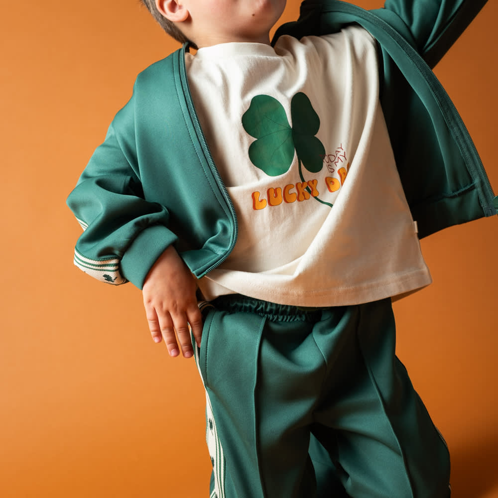That's Mine Vilde oversized t-shirt - Lucky day - 100% organic cotton Buy T-shirts||Overdele||personale||Jersey||SS26 here.