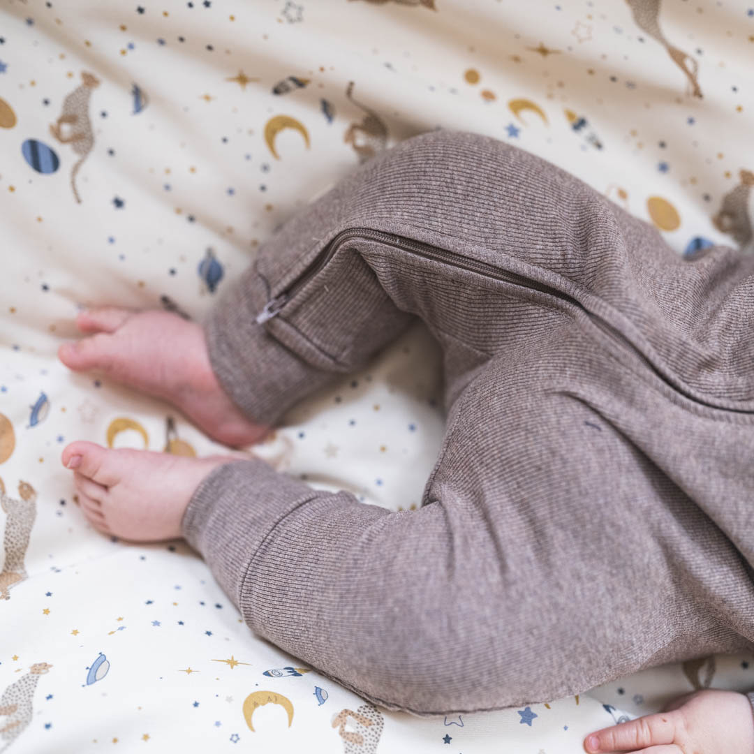 That's Mine Cathie onesie - Brown melange - 95% Organic cotton / 5% Elastane Buy Tøj||Overdele||Onesies||Alle||Favoritter||personale||Basics||Forår og sommer 2025||alt minus sløjfe||NOOS||ss25 noos||Brown melange||mette-sale here.