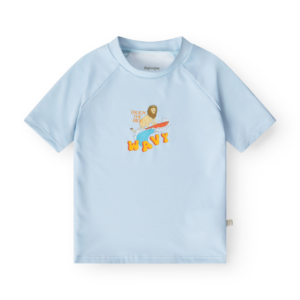 That's Mine Sami UV bade t-shirt - Wavy lion - 85% Recycle polyester / 15% Elastane Buy Badetøj||personale here.