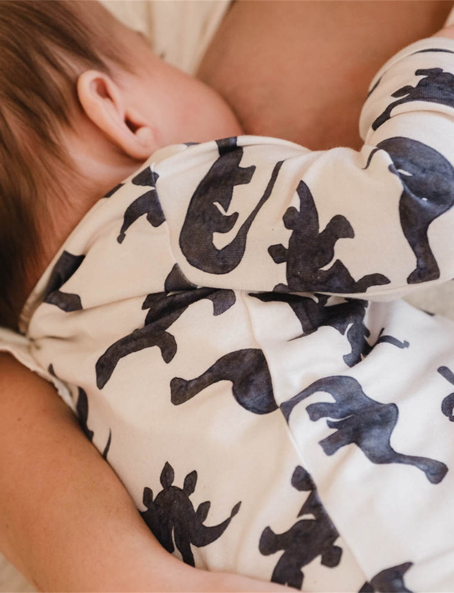 That's Mine Elliotte onesie - Mono dino - 48% Bomuld (Økologisk), 47% Modal, 5% Elastan Buy Tøj||Overdele||Onesies||Nattøj||Alle||Favoritter||personale||Baby essentials||alt minus sløjfe||NOOS||mette-sale||Dinosaurtøj & kostumer||Mono dino||Jersey||Orderly Emails - Recommended Products||All here.