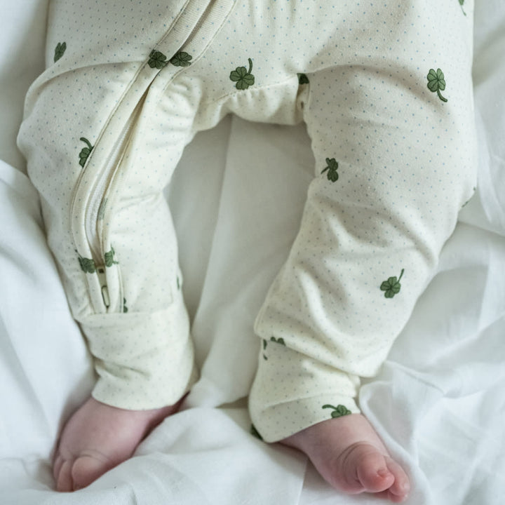 That's Mine Elliotte onesie - Specks of luck - 48% Organic cotton / 47% Modal / 5% Elastane Buy Overdele||Onesies||personale||Basics here.