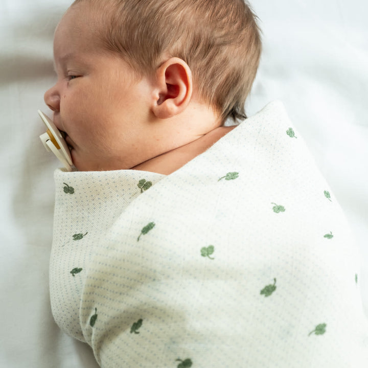 That's Mine Jana svøb - Specks of luck - 100% Organic cotton Buy Amning & pusletid||Pusle||Babysvøb||personale here.