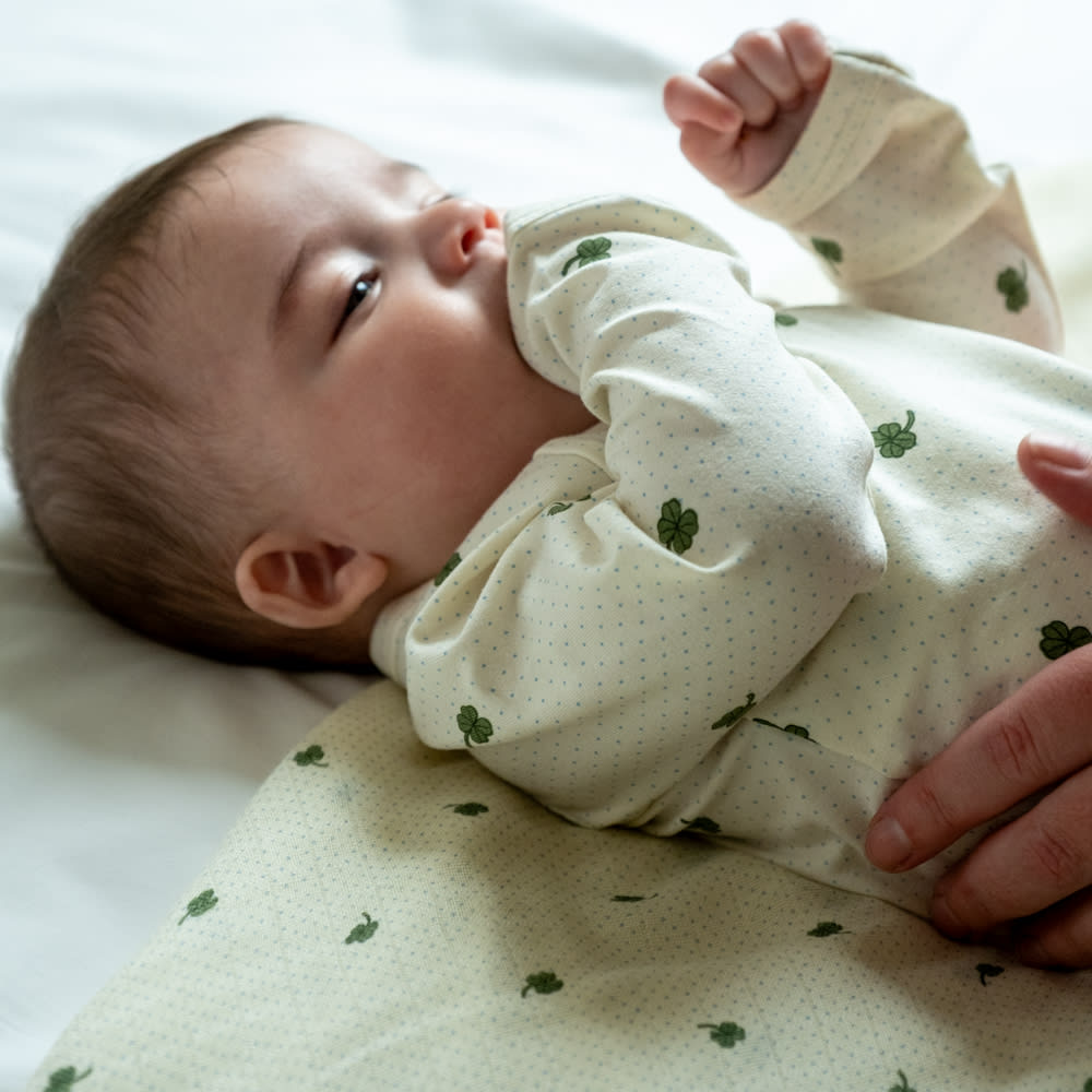 That's Mine Ellis bodystocking - Specks of luck - 48% Organic cotton / 47% Modal / 5% Elastane Buy Bodystockings||Undertøj||personale||Newborn essentials||SS26 here.