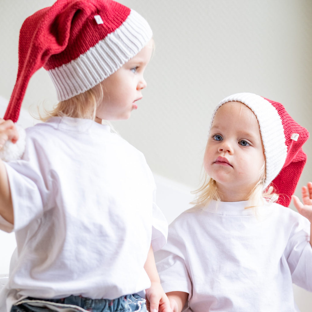 That's Mine Alvie christmas hat - Red - 100% Organic cotton Buy Nyheder||Alle||personale||alt minus sløjfe||mette-sale||Jul 2025||Adventsgaver here.
