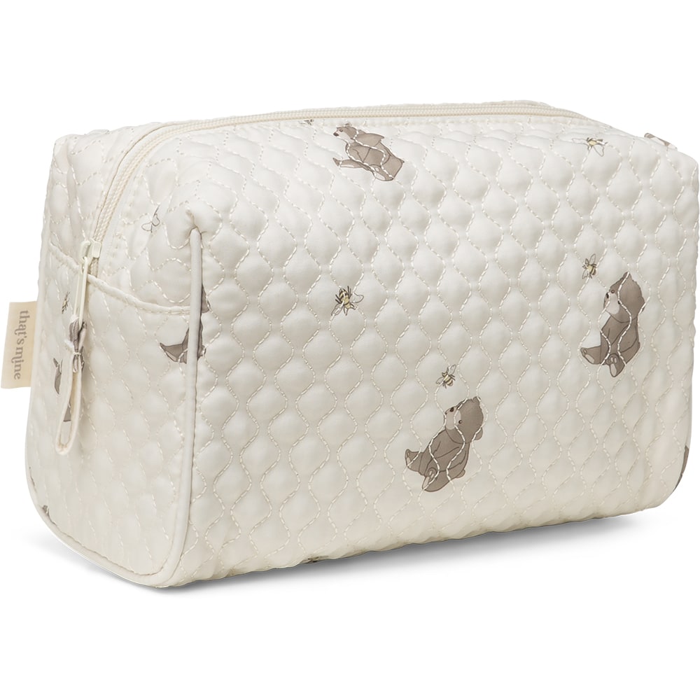 That's Mine Vigga toilet bag - Bees and bears - Outer: 100% Recycled polyester Lining: 100% Polyester Buy Amning & pusletid||Pusle||Toilettasker||Alle||Favoritter||personale||Bees and bears||AW24 - VIP adgang||Efterår 2024 here.